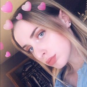 Meet your Posher, Caroline